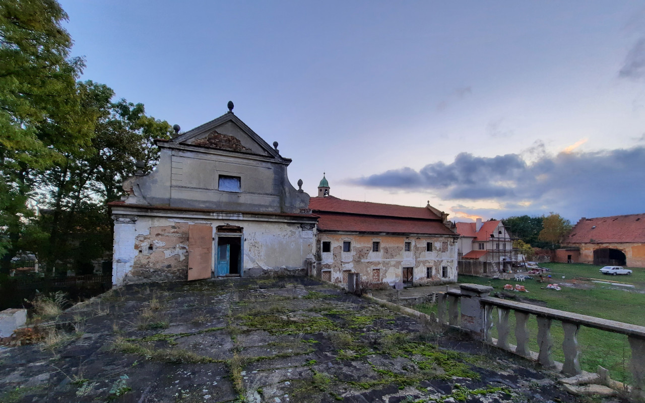 Záchrana kočárovny zámku Poláky