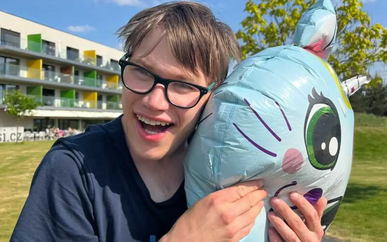 Místo, kde se Džony směje