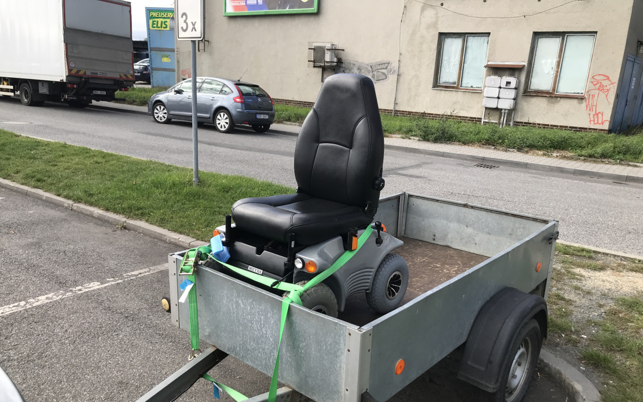 Přispěli jste Broně na elektrický vozík