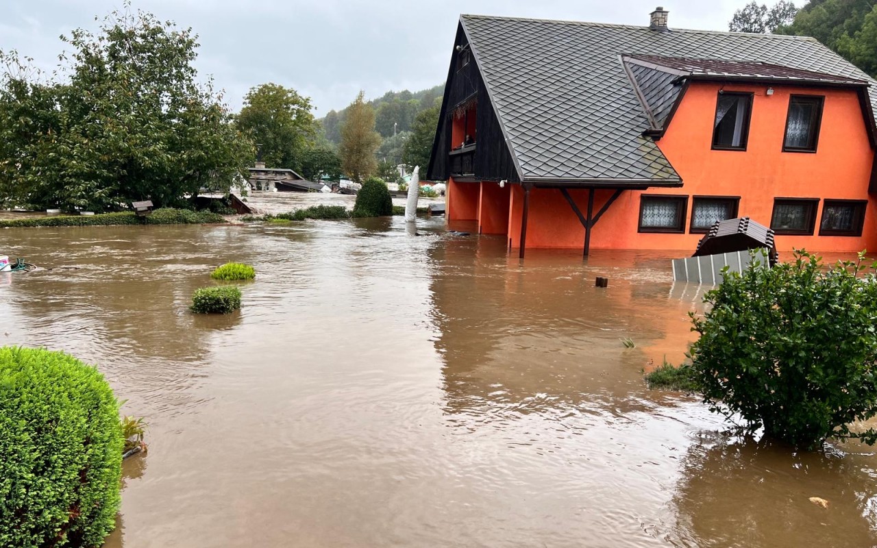 Pomohli jste rodině z České Vsi zachránit dřevostavbu po ničivé povodni