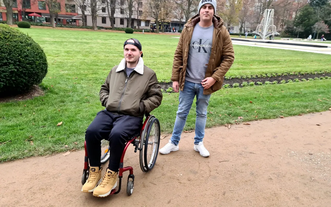 Nový vozík a start do nového života pro Michaela