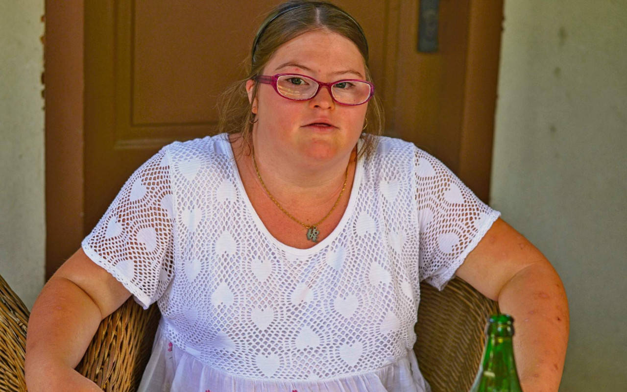 Handicapovaná Eliška přišla o obě nohy. Pomozme jí se zase postavit!