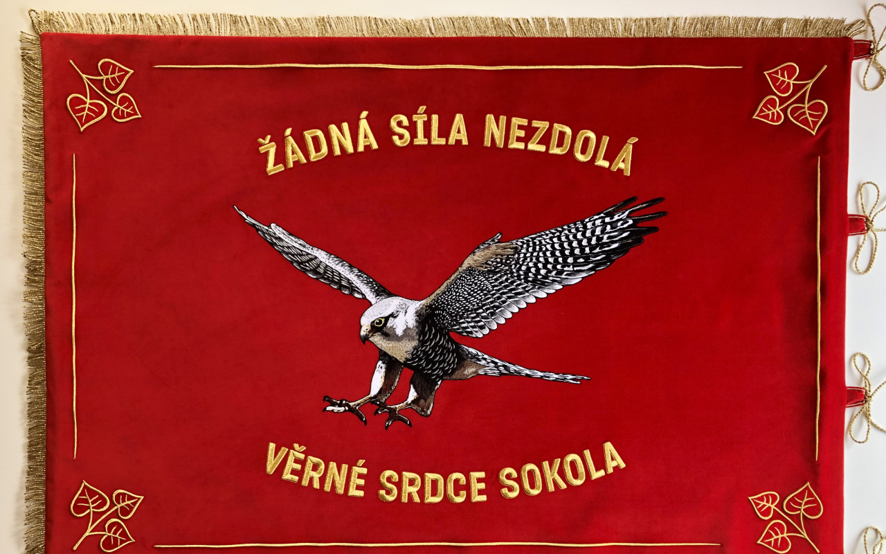 Spolkový prapor pro T.J. Sokol Dlouhomilov