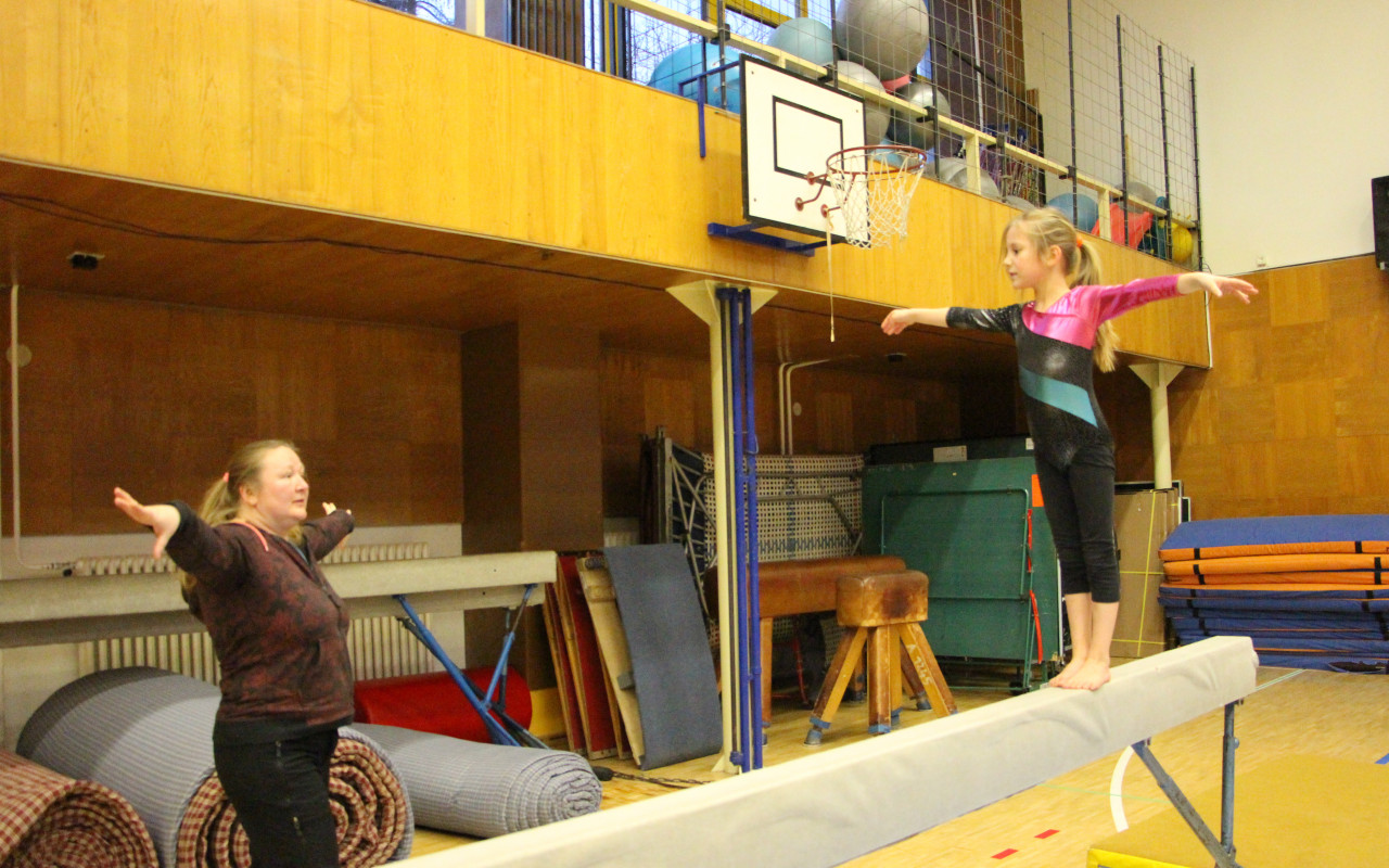 Proměňte starou dílnu na tělocvičnu pro gymnastky