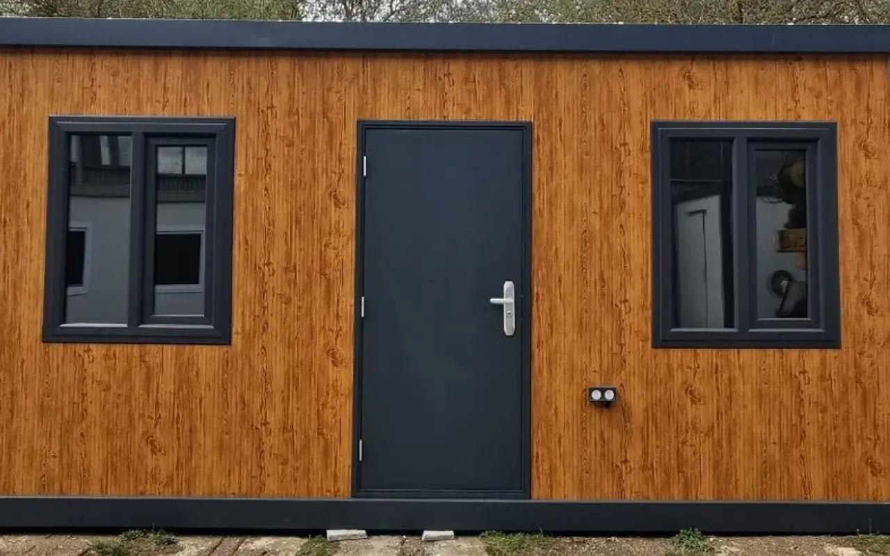 Slunce pro zachráněné kočičky - pergola se zázemím