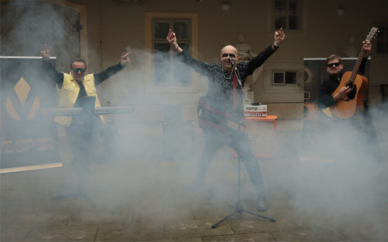 VESPER | NOVÁ VLNA SE STARÝM OBSAHEM - 7. řadové album