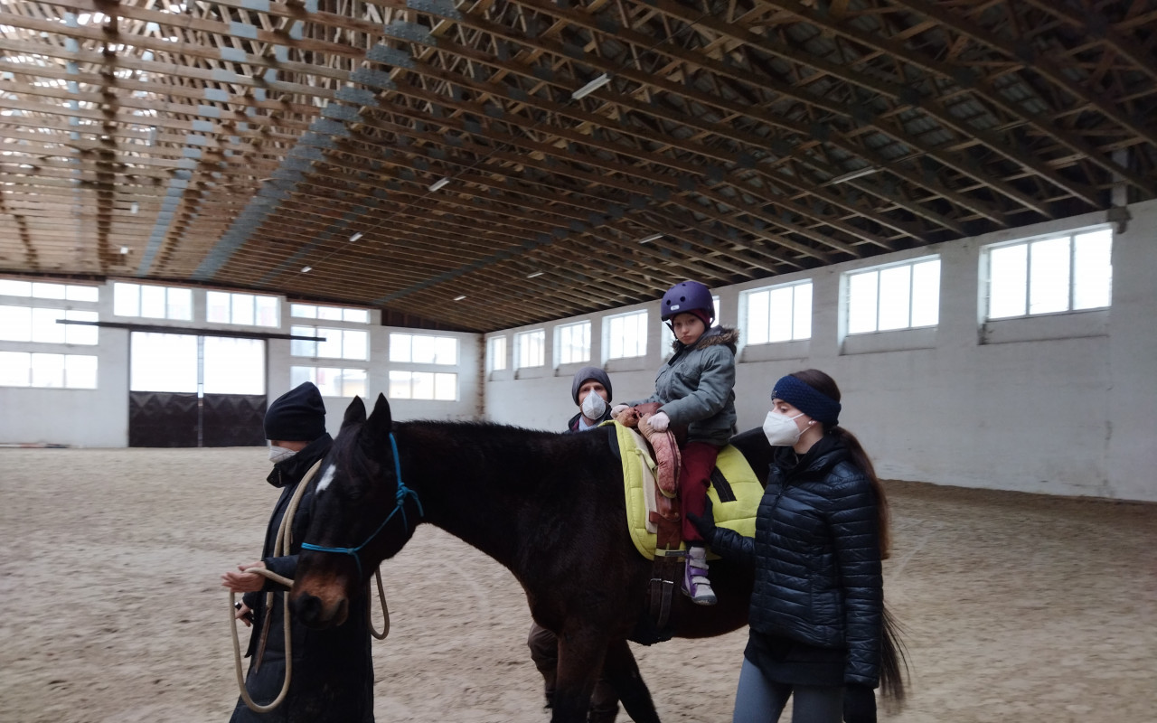 Rehabilitace pro Kačenku, aby mohla chodit