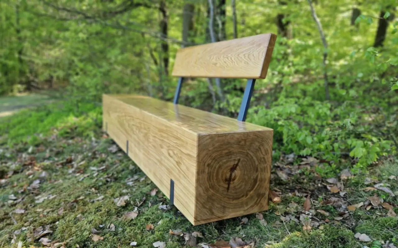 Lavička pod vrchem Chlum v Hradištku