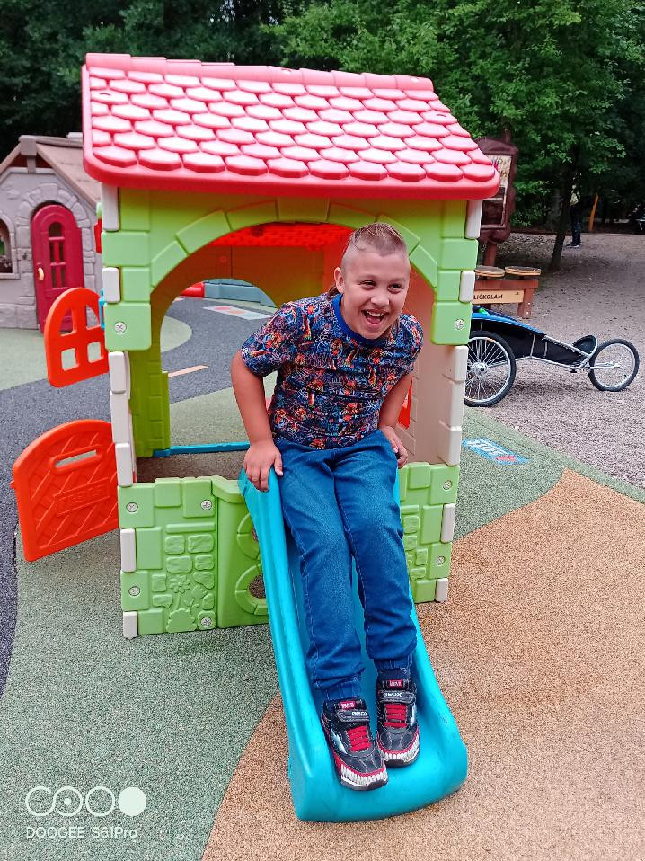 Nový zdravotní kočárek pro kluka, co chce poznávat svět