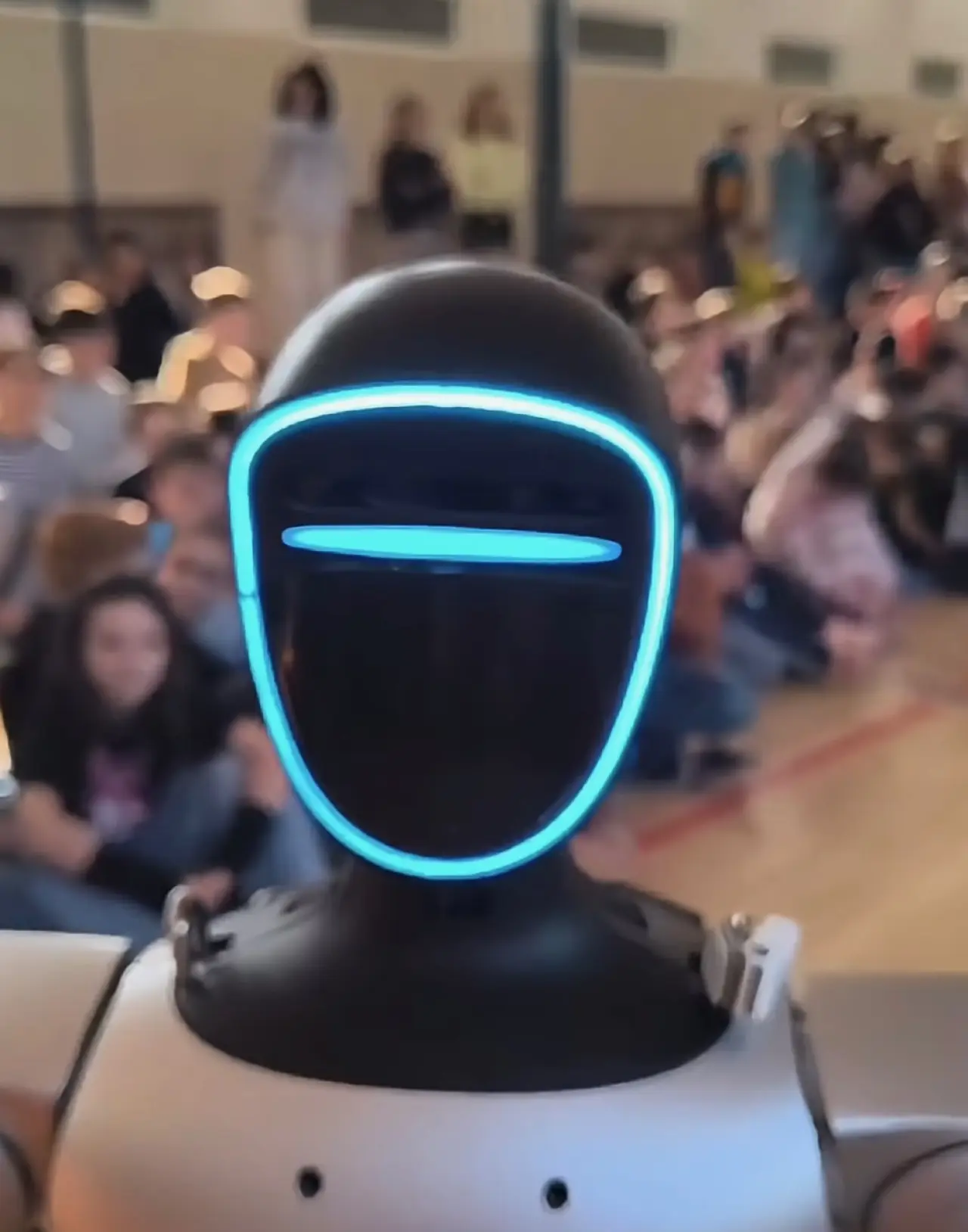 Společně vraťme humanoidního robota do škol.