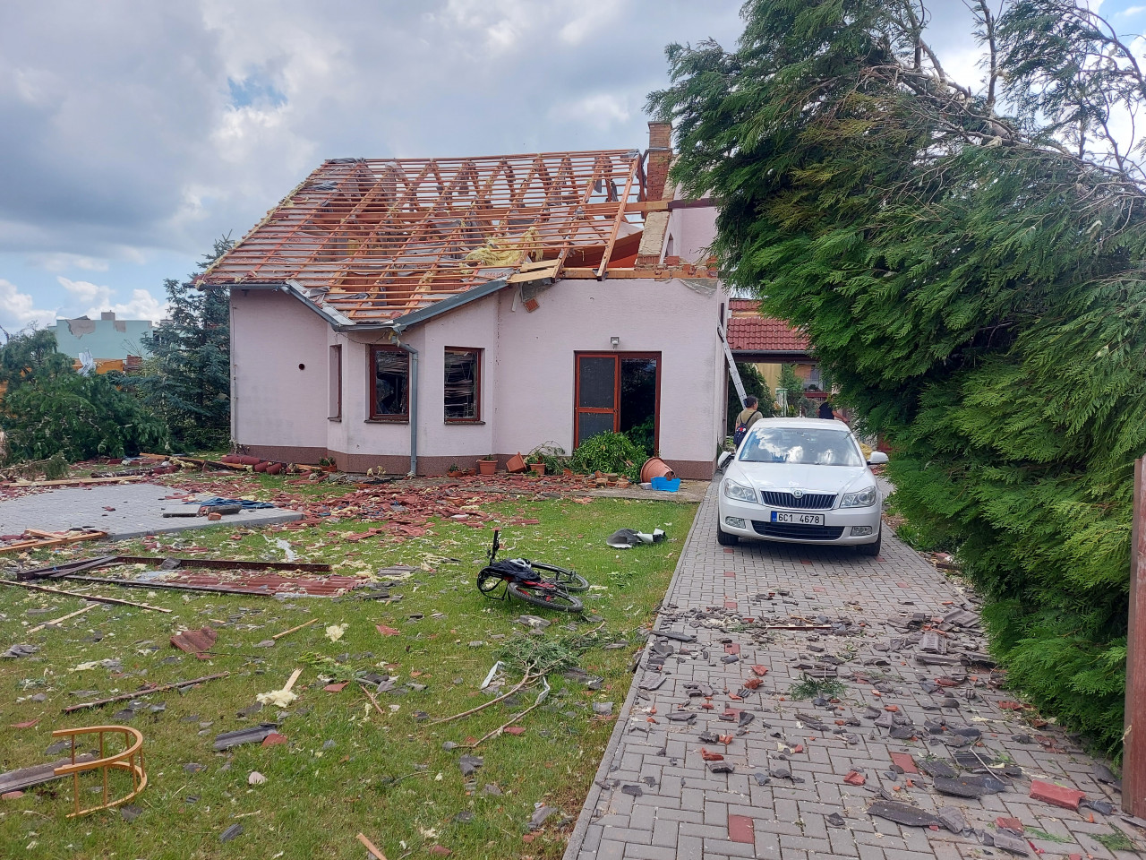 Pomoc po tornádu pro Brůčkovi z Moravské Nové Vsi