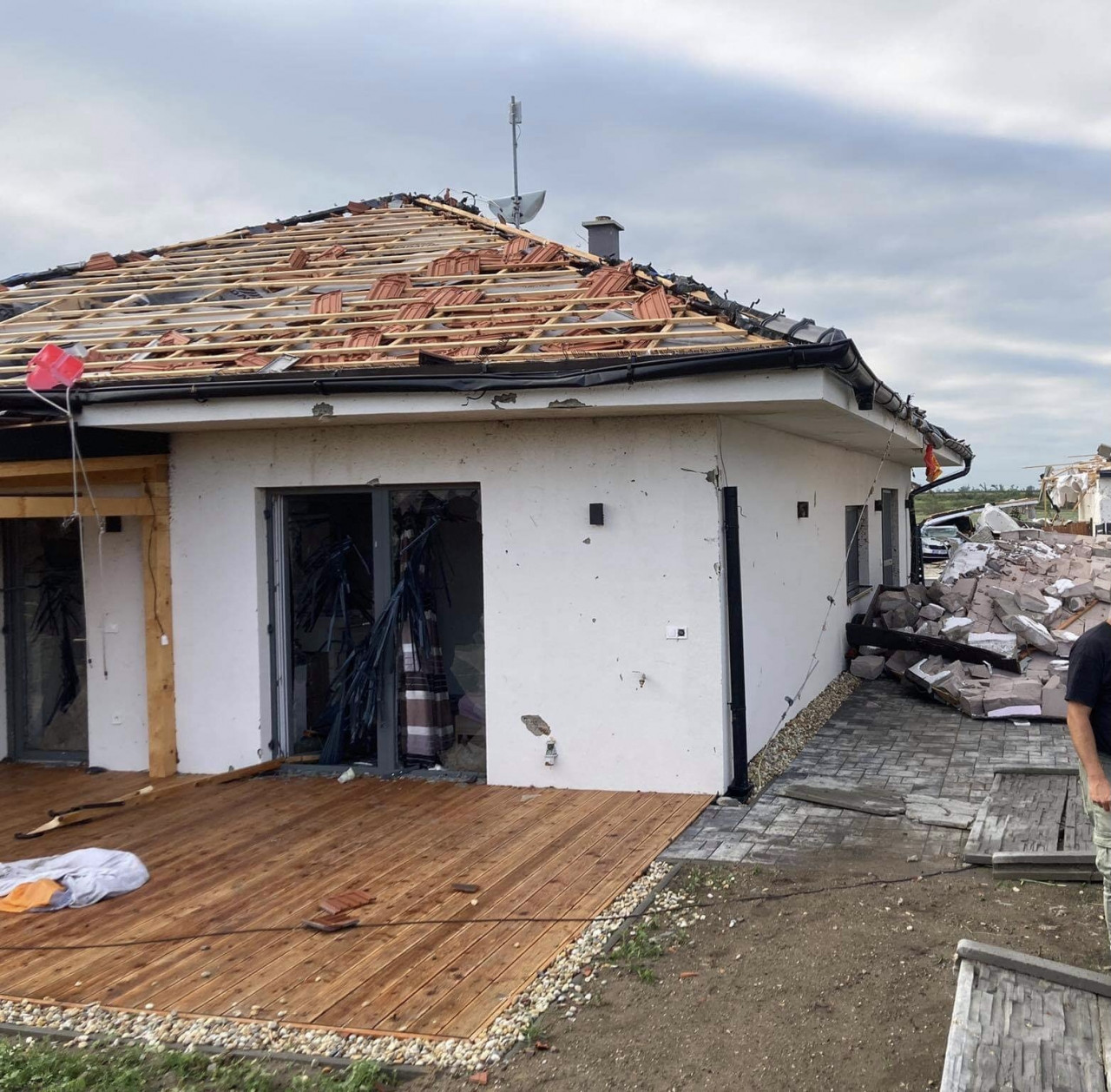 Pomoc rodině Konečných z Hrušek, kterým tornádo zničilo dům