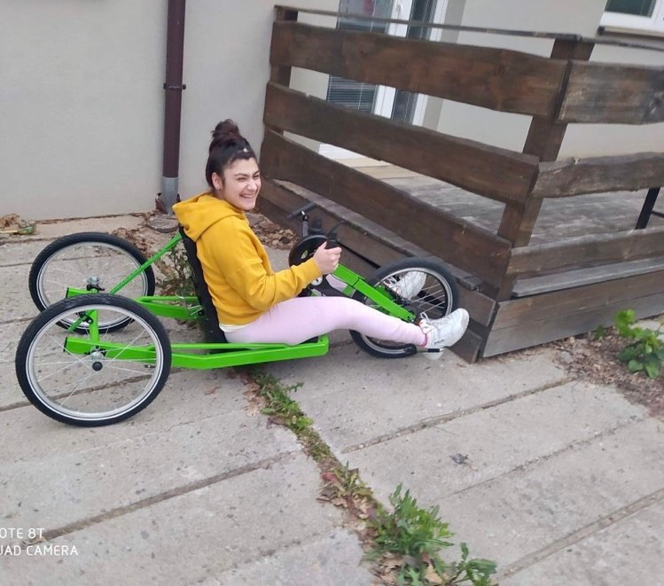 Pomoc Nicole, která potřebuje léčbu kmenovými buňkami