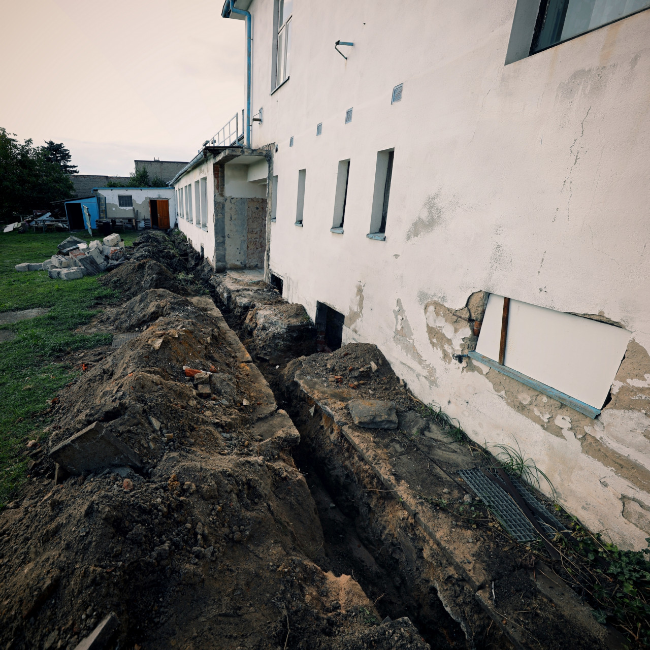 Pomozme dobrovolníkům z Velkého Oseku s rekonstrukcí sokolovny