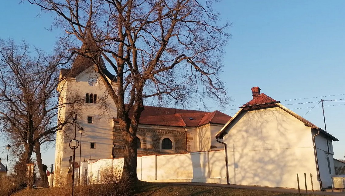 Pomohli jste přispět na elektronický pohon hodin ve věži kostela v obci Bořitov