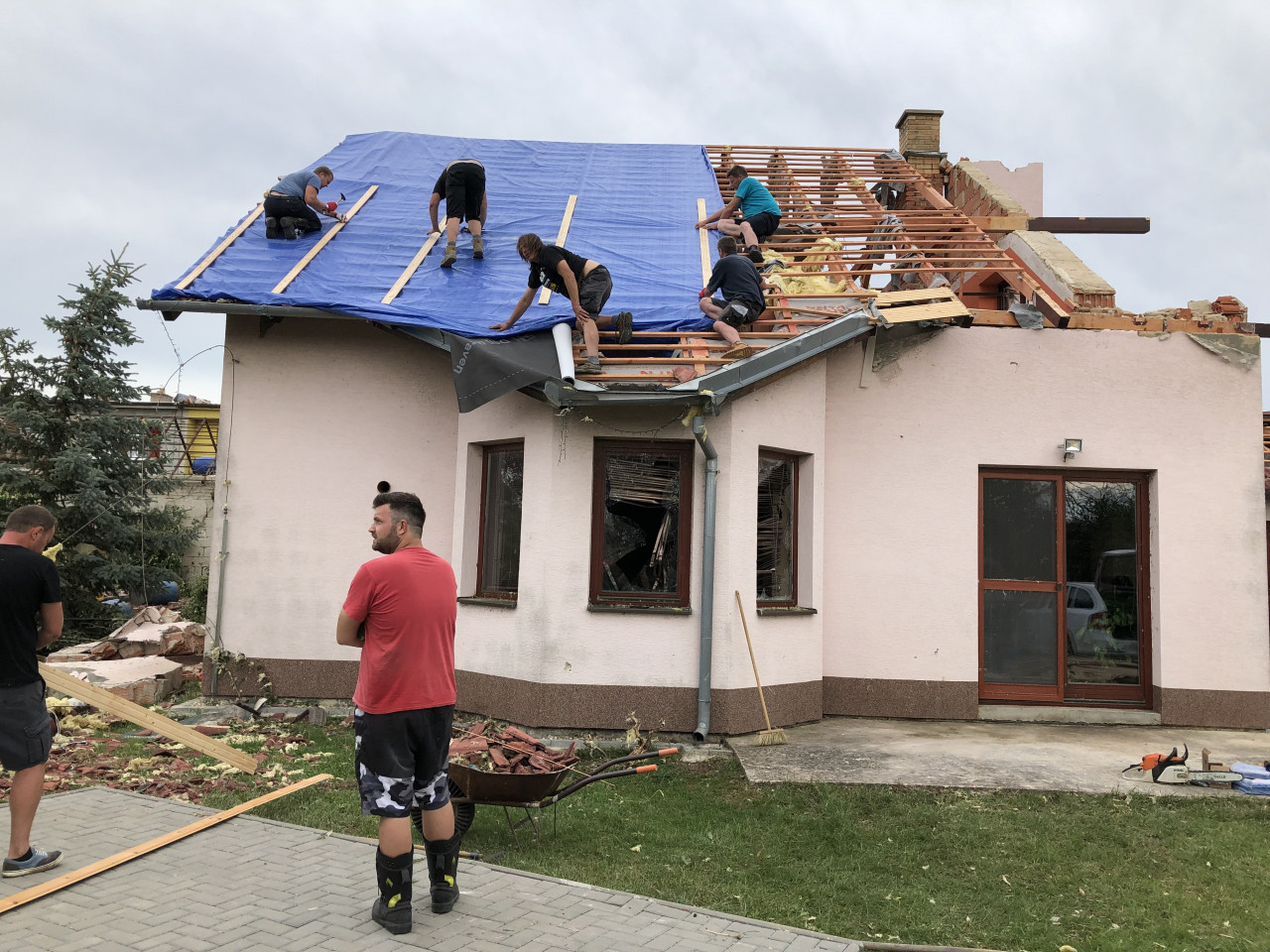 Pomoc po tornádu pro Brůčkovi z Moravské Nové Vsi