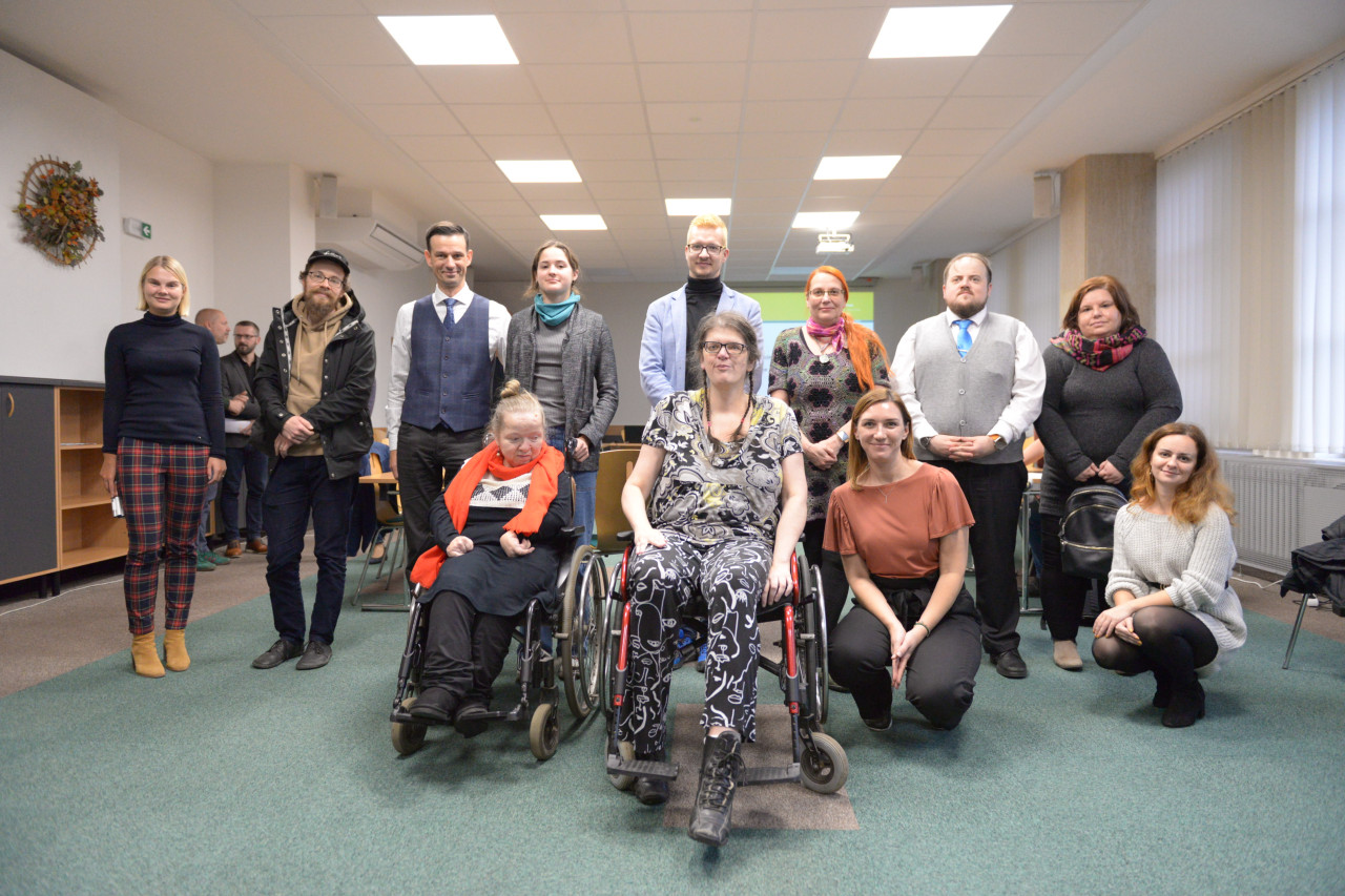 Přispěli jste na asistenci, rehabilitace, zdravotní pomůcky pro Shealu