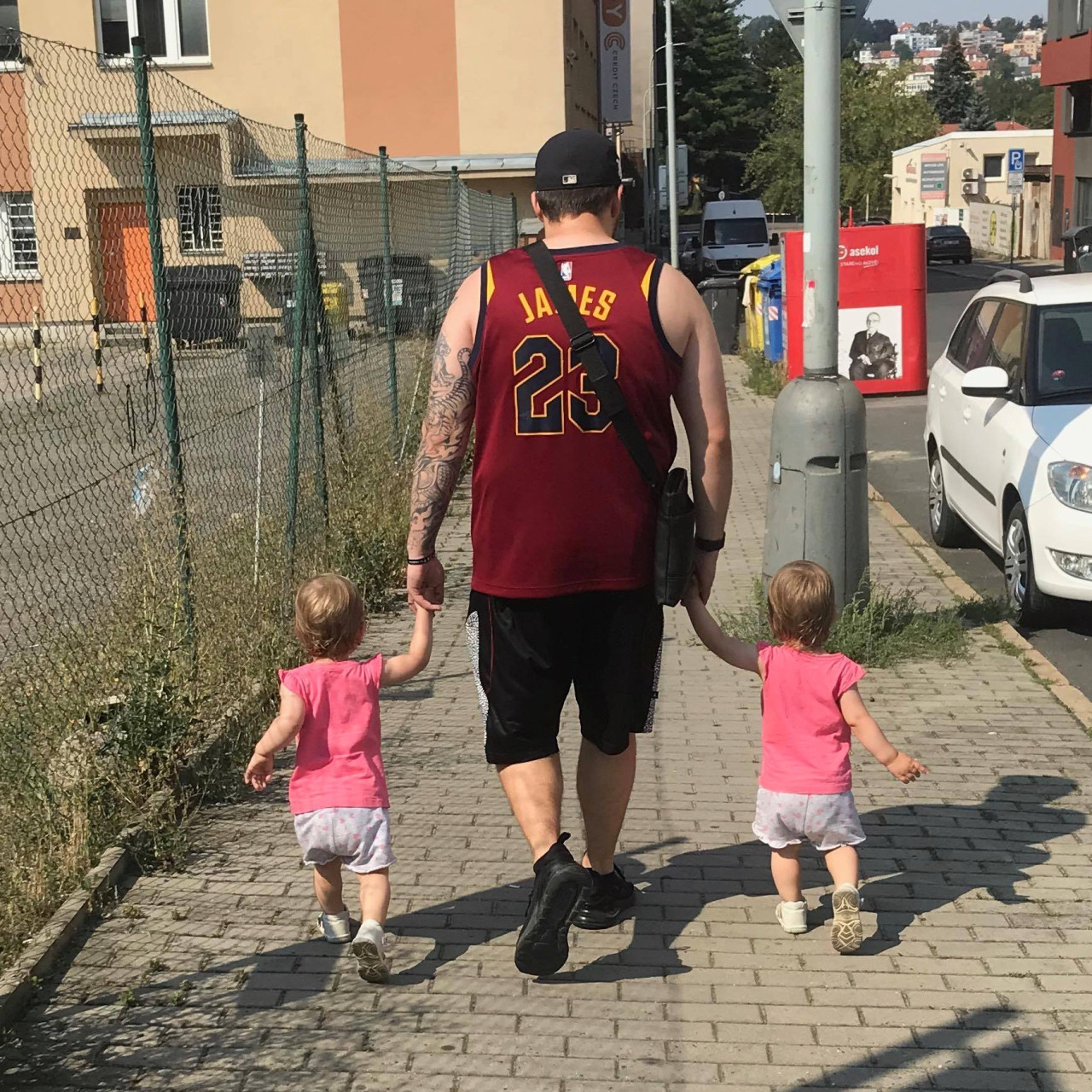 Pro dvojčátka Aničku, Sárinku a jejich maminku Marťu