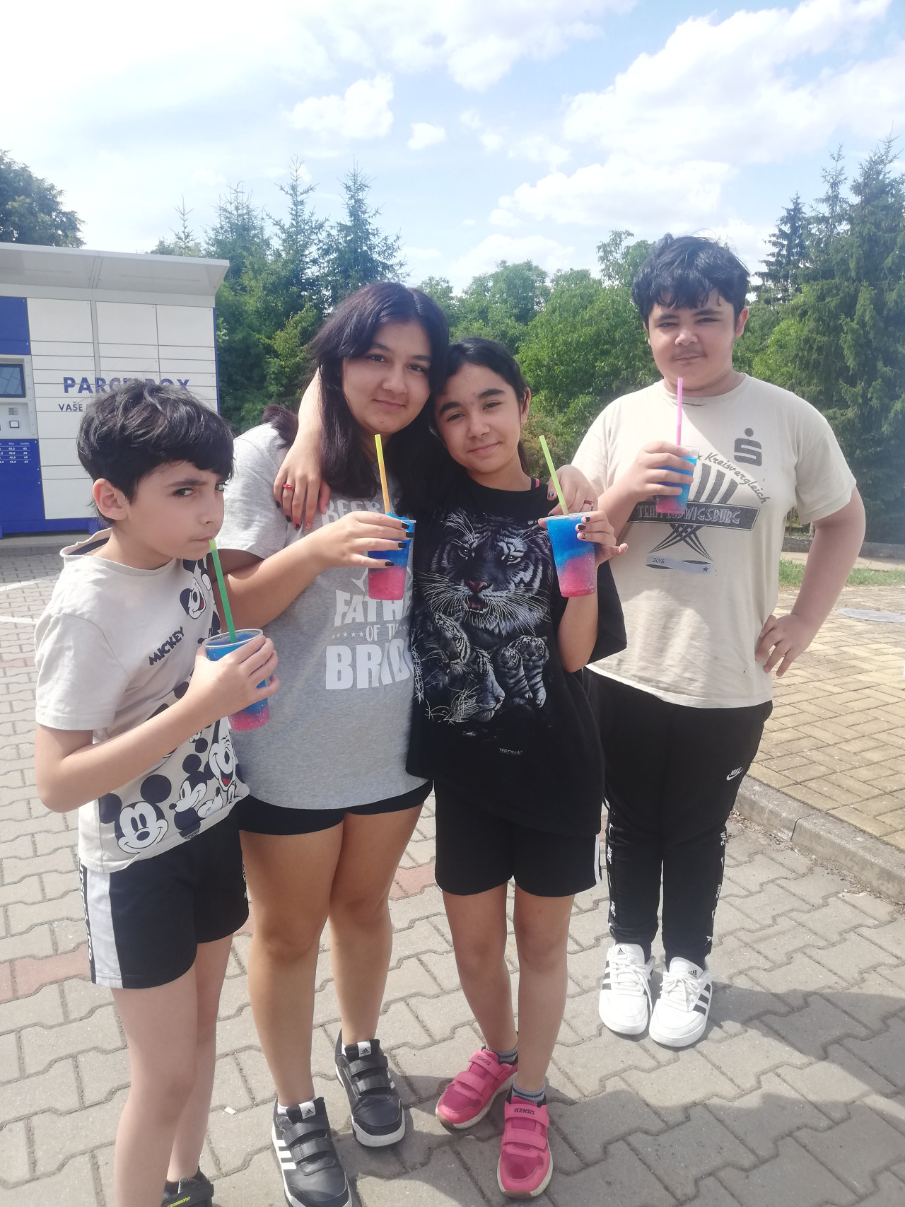 Ruce k sobě
