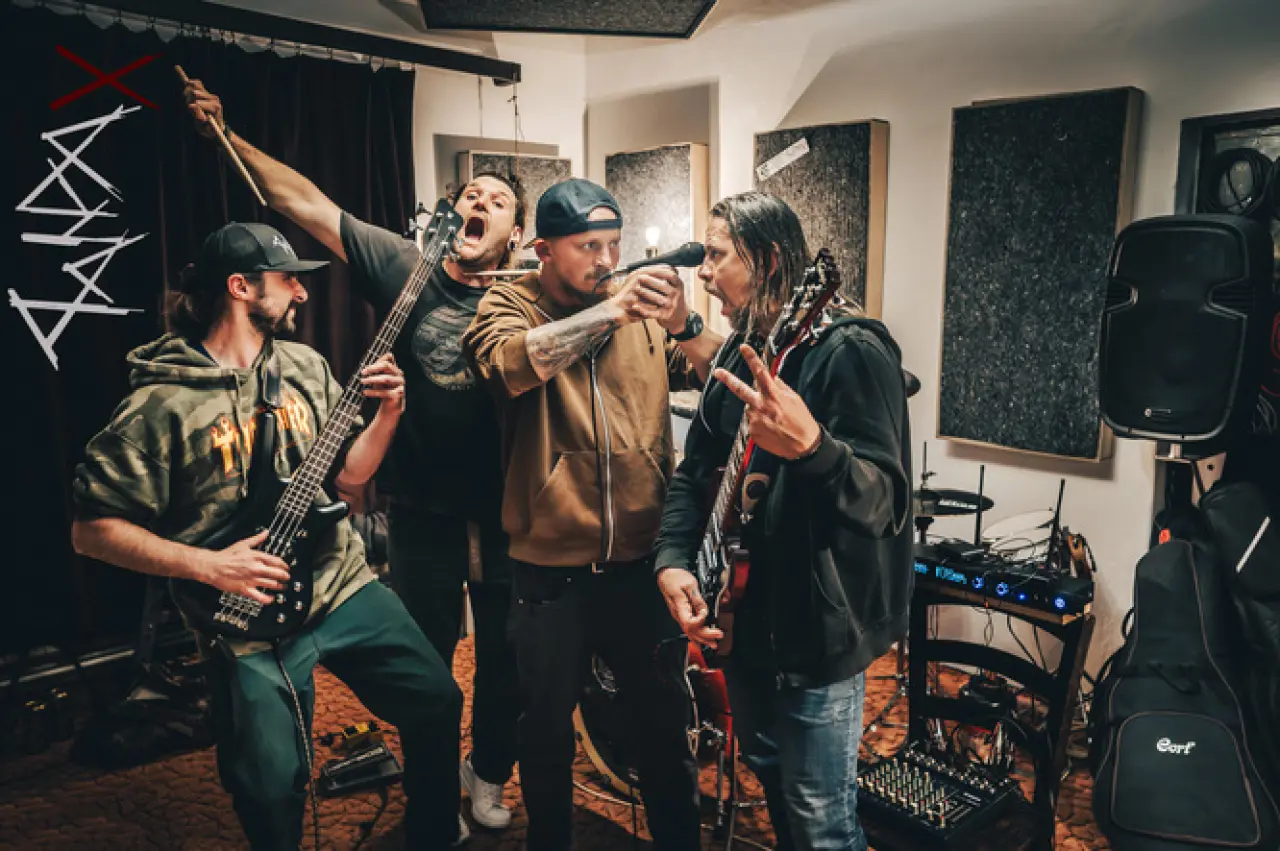 Pomozte nám vydat první album kapely PAN DAX!