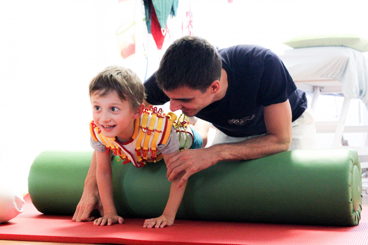 Vašík se ve svém boji s DMO nevzdává, pomozme mu rehabilitovat