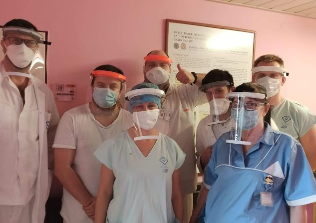 Obličejové štíty pro pracovníky první línie v Praze