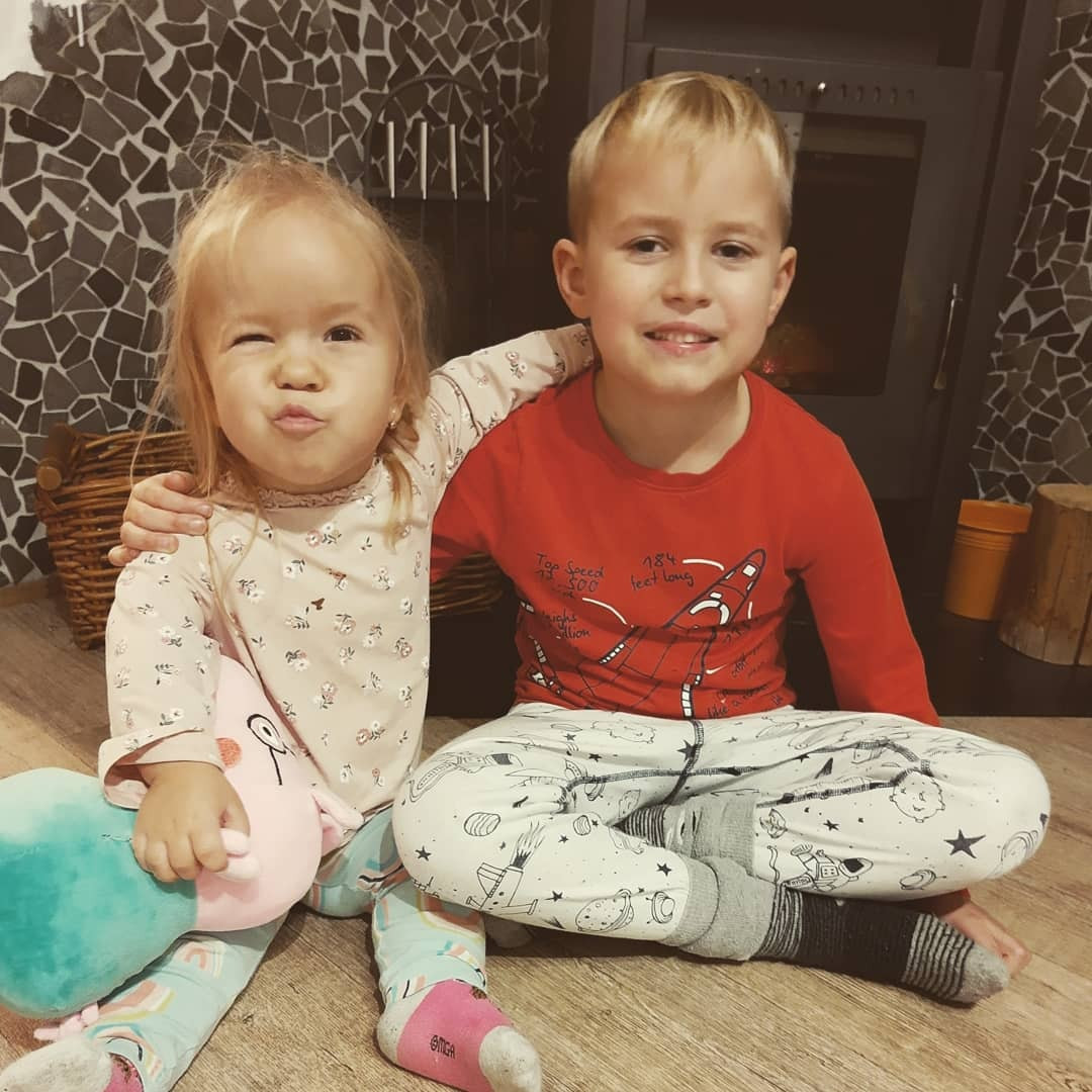 Přispějme Rozince na kolo, aby mohla s bráškou a maminkou na projížďky