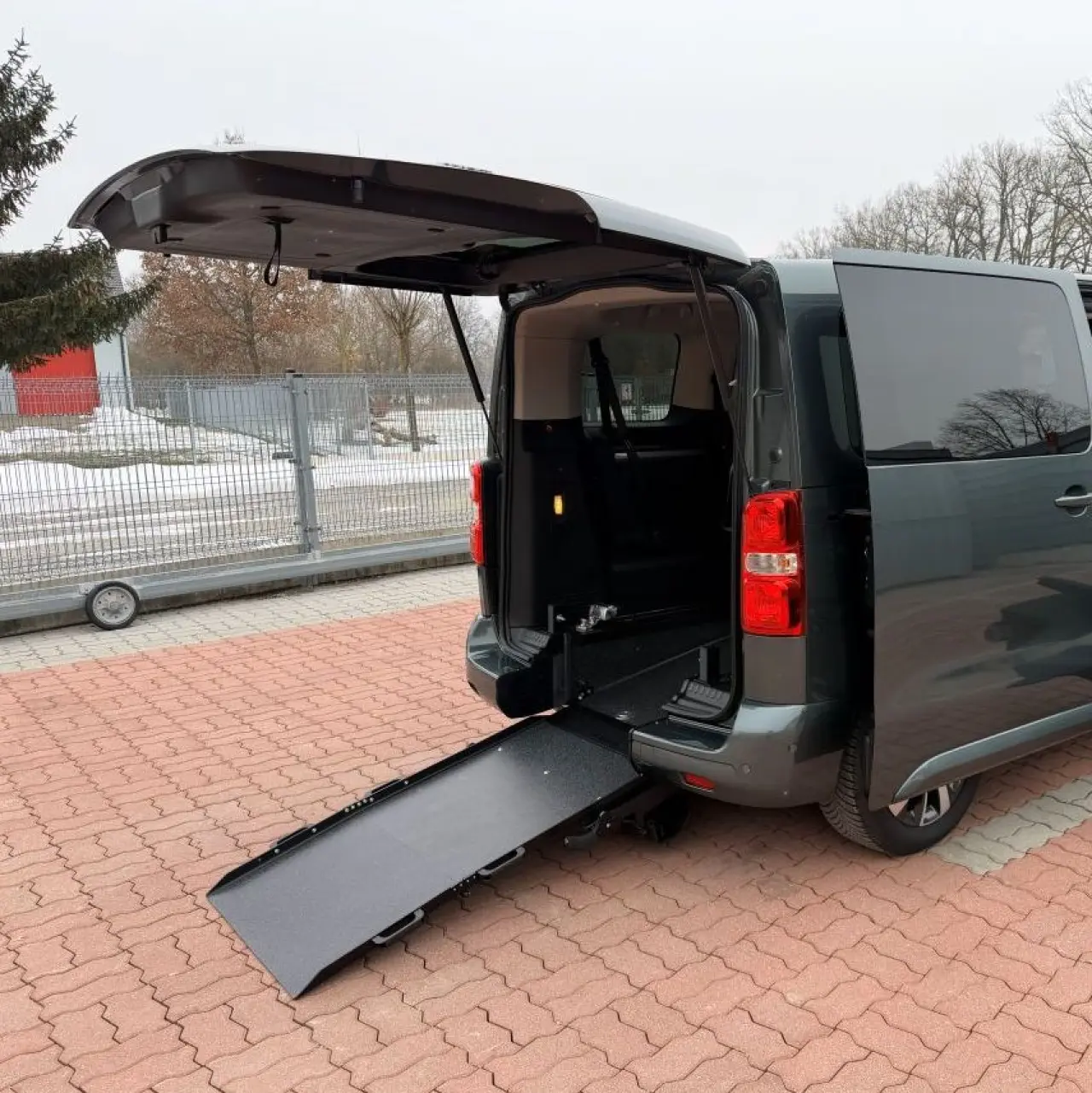 Auto pro převoz Emičky na vozíku