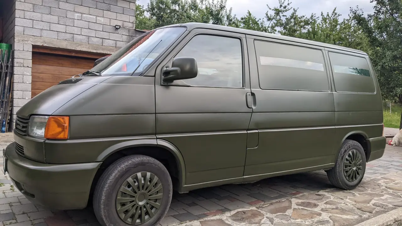 Dvě dodávky k evakuaci zraněných pro 71 OEB a 65 OMBR