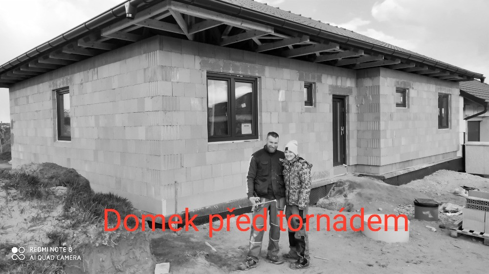 Pomohli jste pro Balášovým - tornádem zdemolovaná novostavba v Mikulčicích