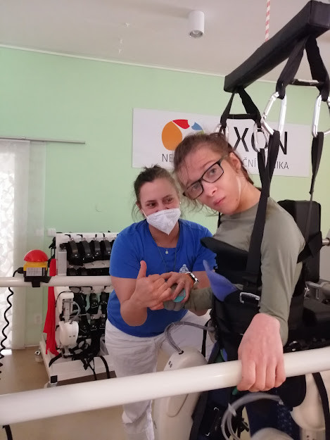 Pomoc pro Nikolku s DMO