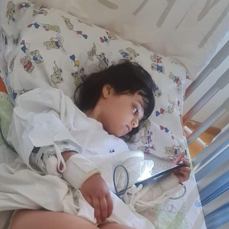 Přispěli jste na delfínoterapii a rehabilitace pro Ninu