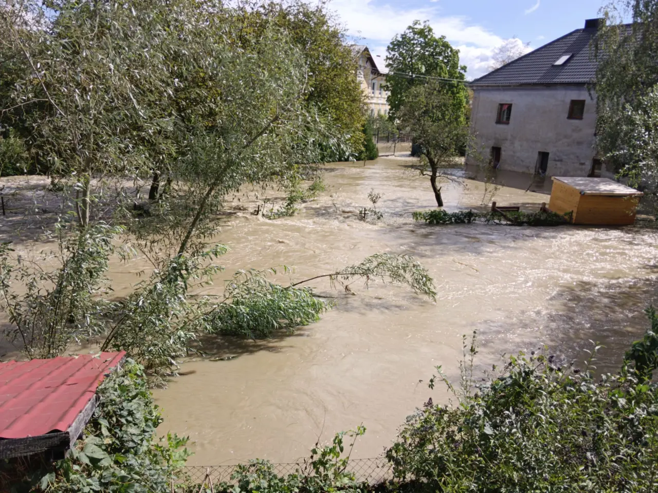 Senioři manželé Krajíčkovi nadále bojují s následky povodní