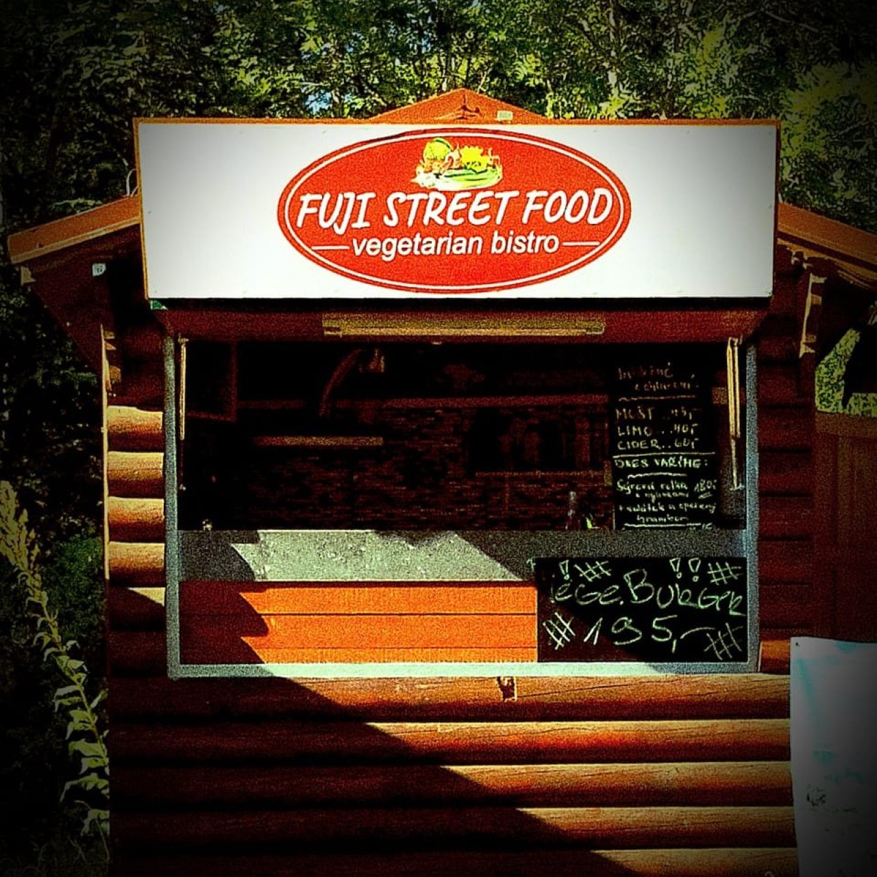 Pomozte obnovit vegetariánské bistro FUJI STREET FOOD
