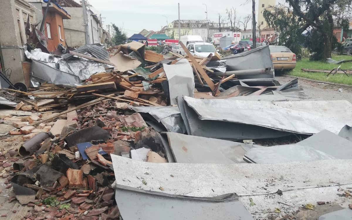 Pomohli jste s obnovou dílny, kterou zničilo tornádo