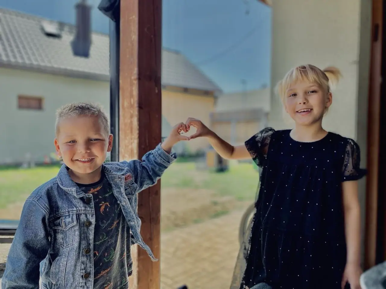 Pomoc Emilly do první třídy a Matteovi do školky