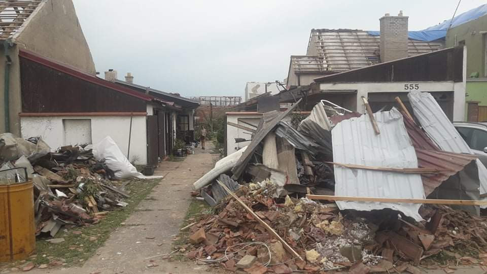 Pomoc pro pana Alexandera Helešice a jeho rodiče, které zasáhlo tornádo
