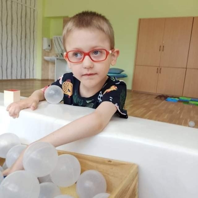 Pomohli jste Rostíkovi s nákladnými neurorehabilitacemi.