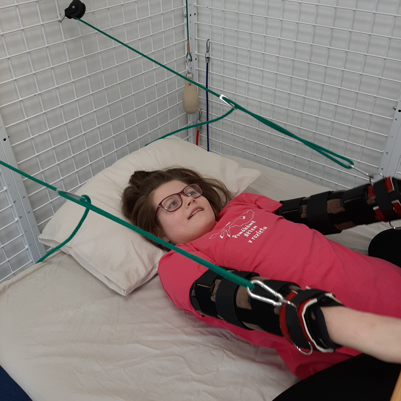 Operace a následná rehabilitace pro Nikolku