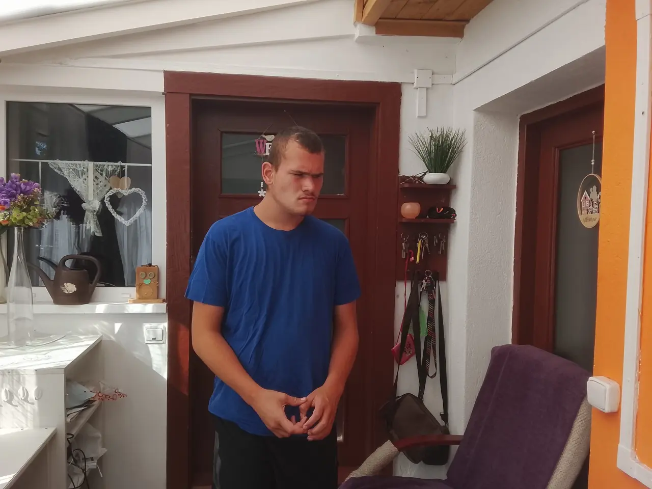 Filip potřebuje bezpečné místo. Jeho maminka potřebuje pomoc.