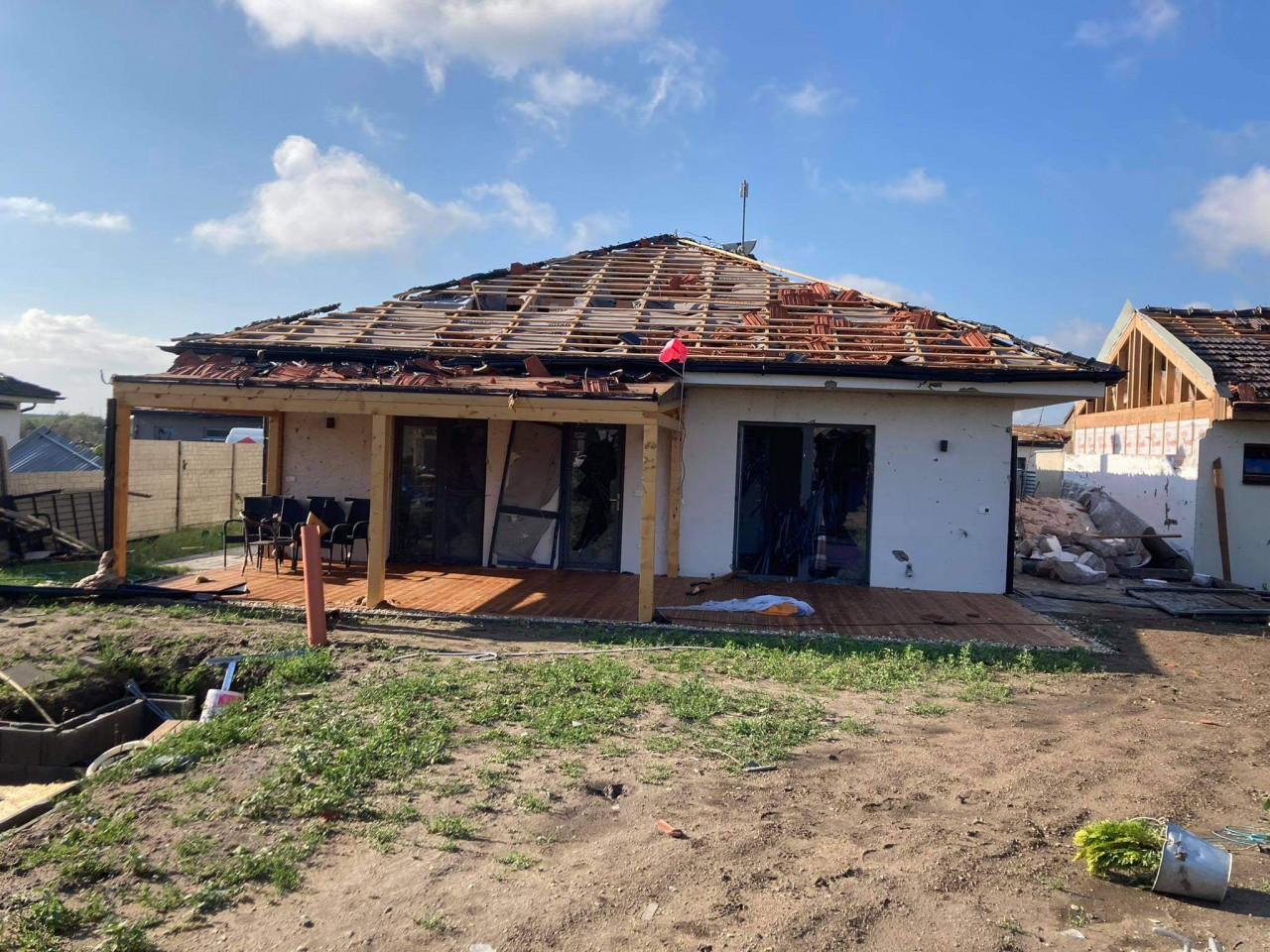 Pomoc rodině Konečných z Hrušek, kterým tornádo zničilo dům