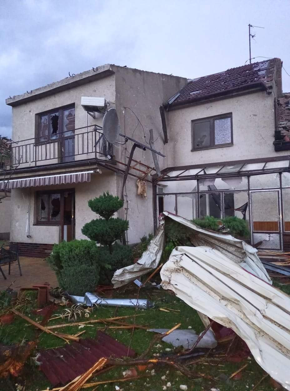 Pomozte opravit dům po ničivém tornádu manželům Peterkovým z Moravské Nové Vsi