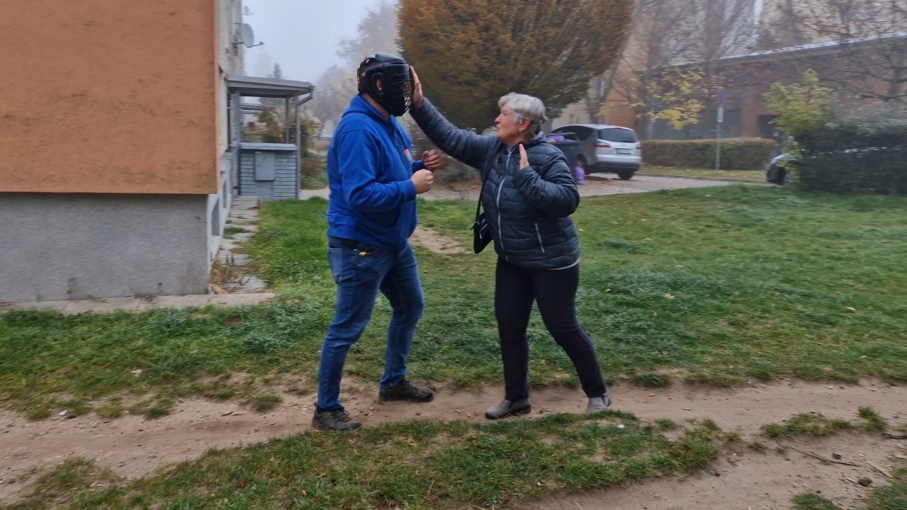 Kurz sebeobrany pro seniory a další znevýhodněné osoby ve věku 50+
