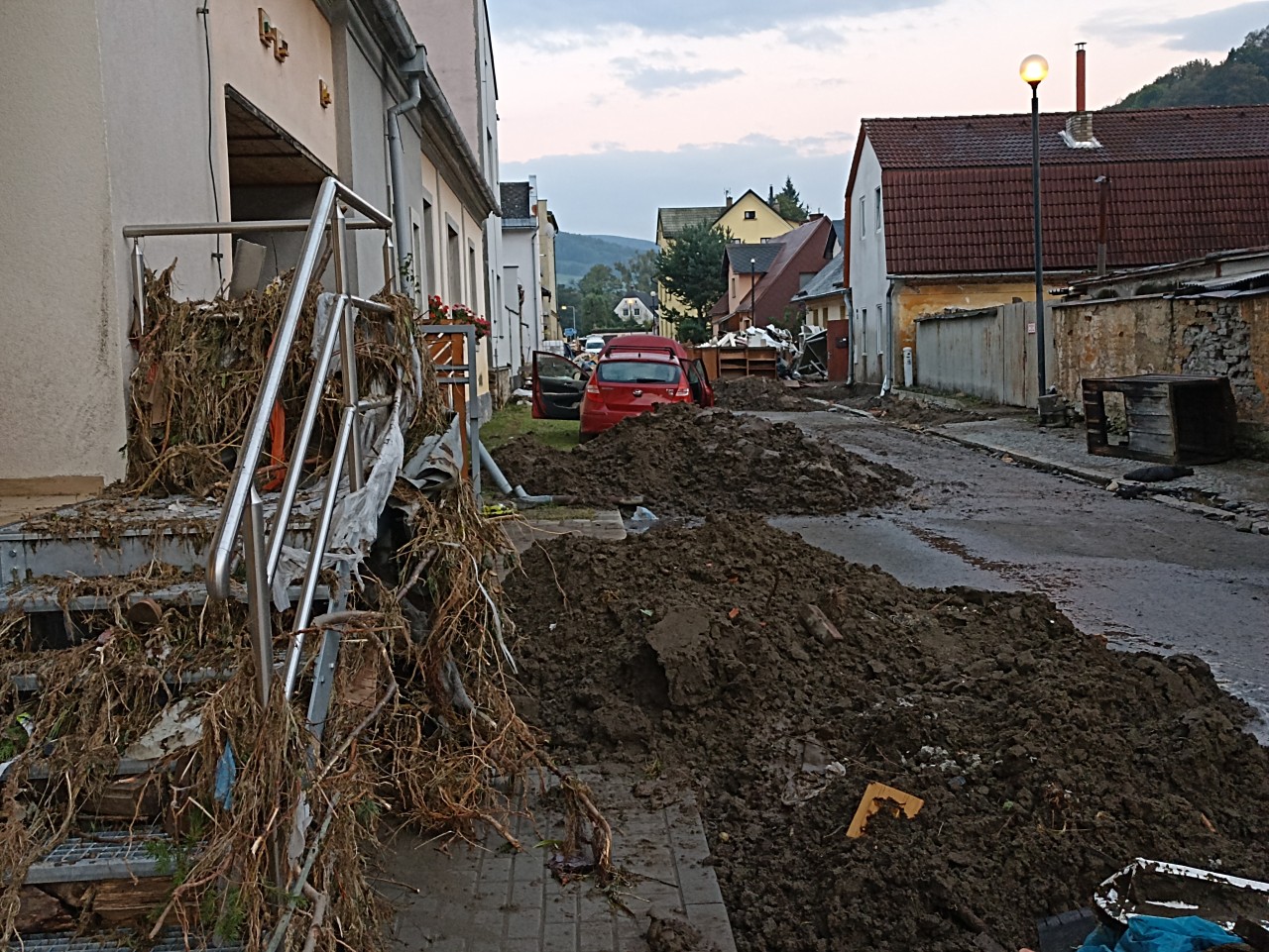 Pomohli jste babičce s dědou po povodních v Jeseníku