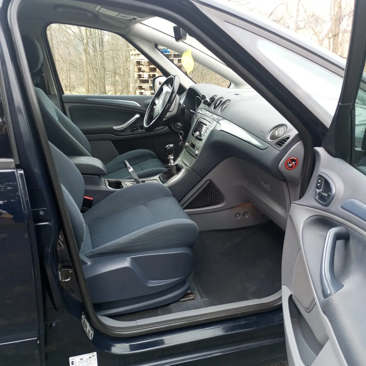 Auto, které spojuje pomoc a naději