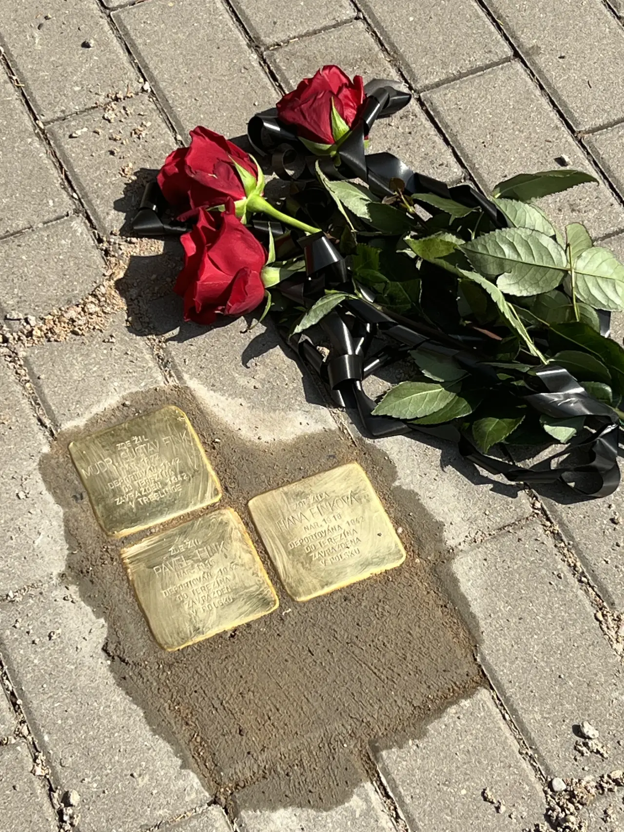 Podpořili jste památku rodiny Meislových: Stolpersteiny byly položeny