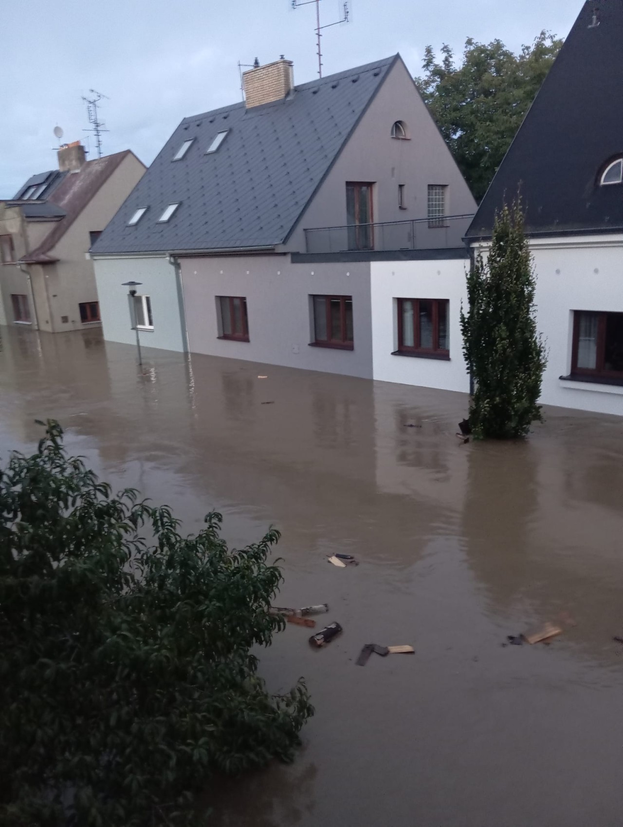 Povodně vzaly Ireně a Pavlovi domov, pomohli jste jim postavit nový začátek!