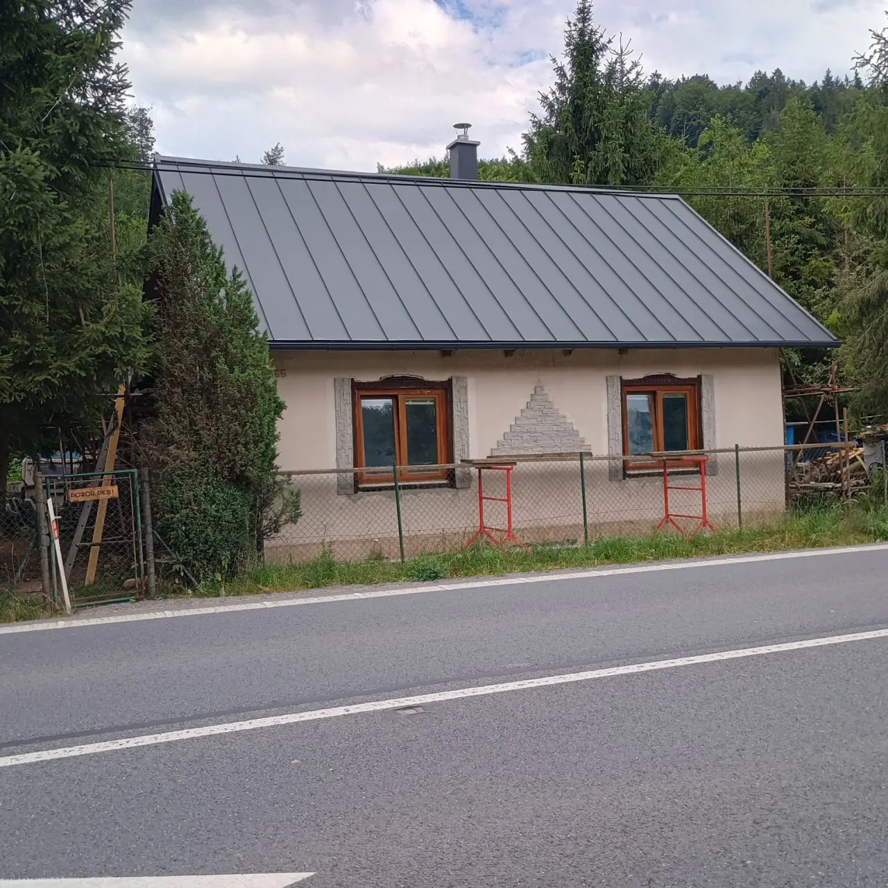 Pomohli jste Jiřině a její mamince po požáru střechy