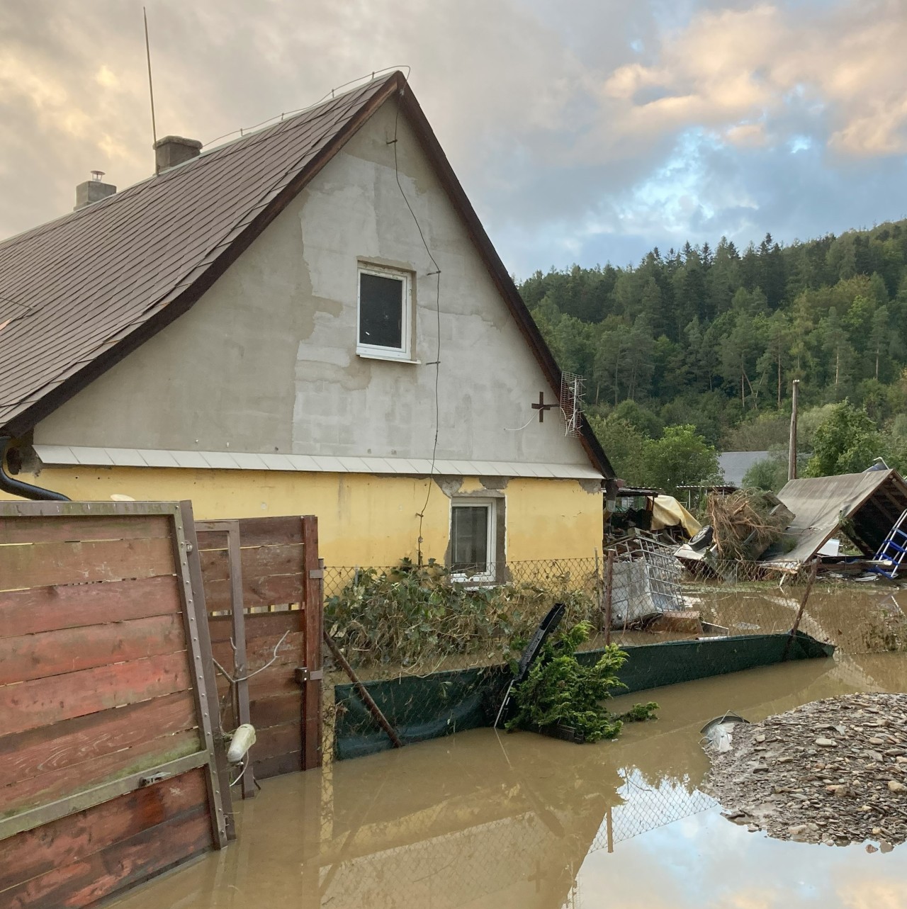 Pomohli jste Anně, které voda vzala celý dům