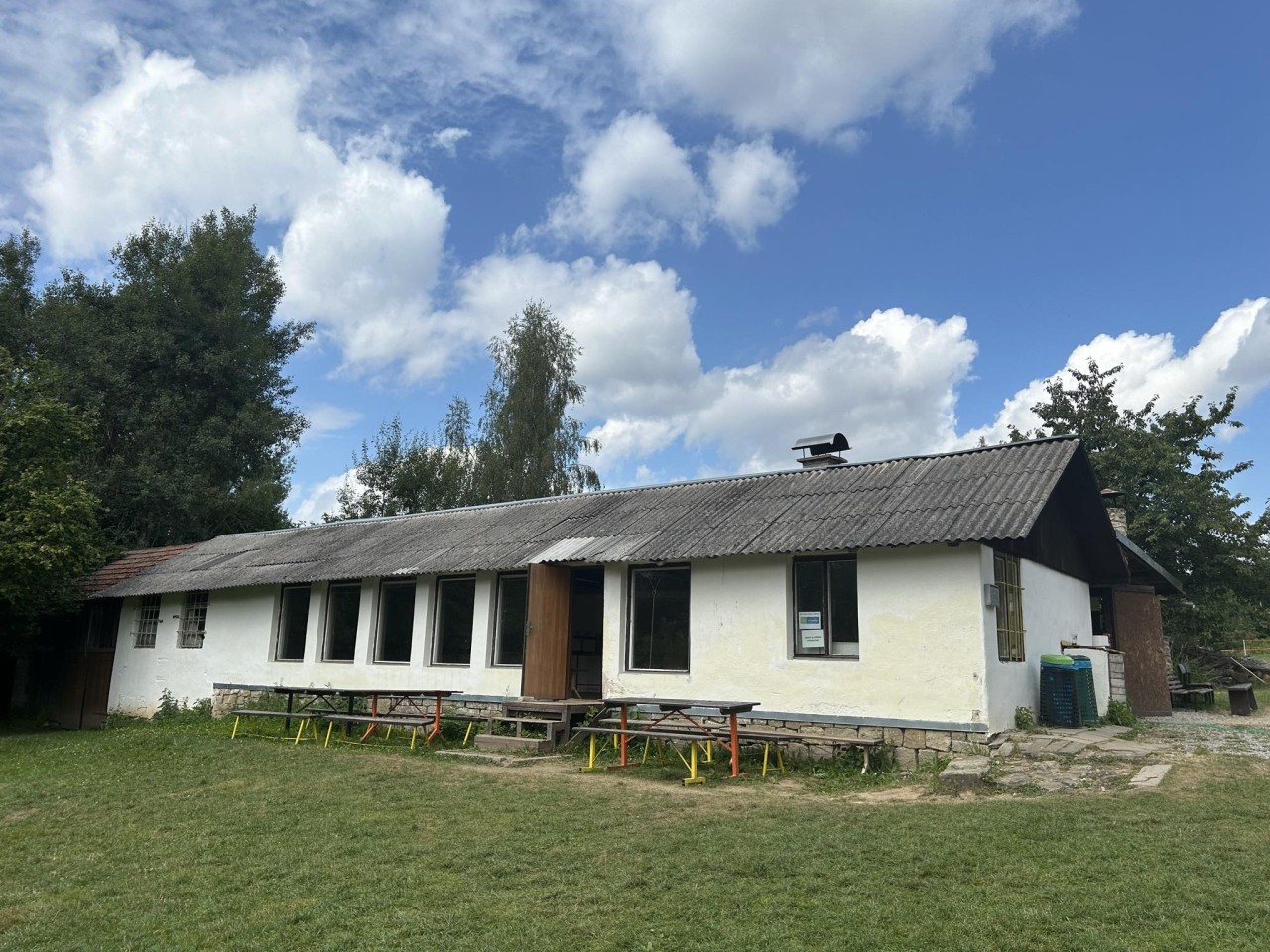 Střecha základny letního tábora